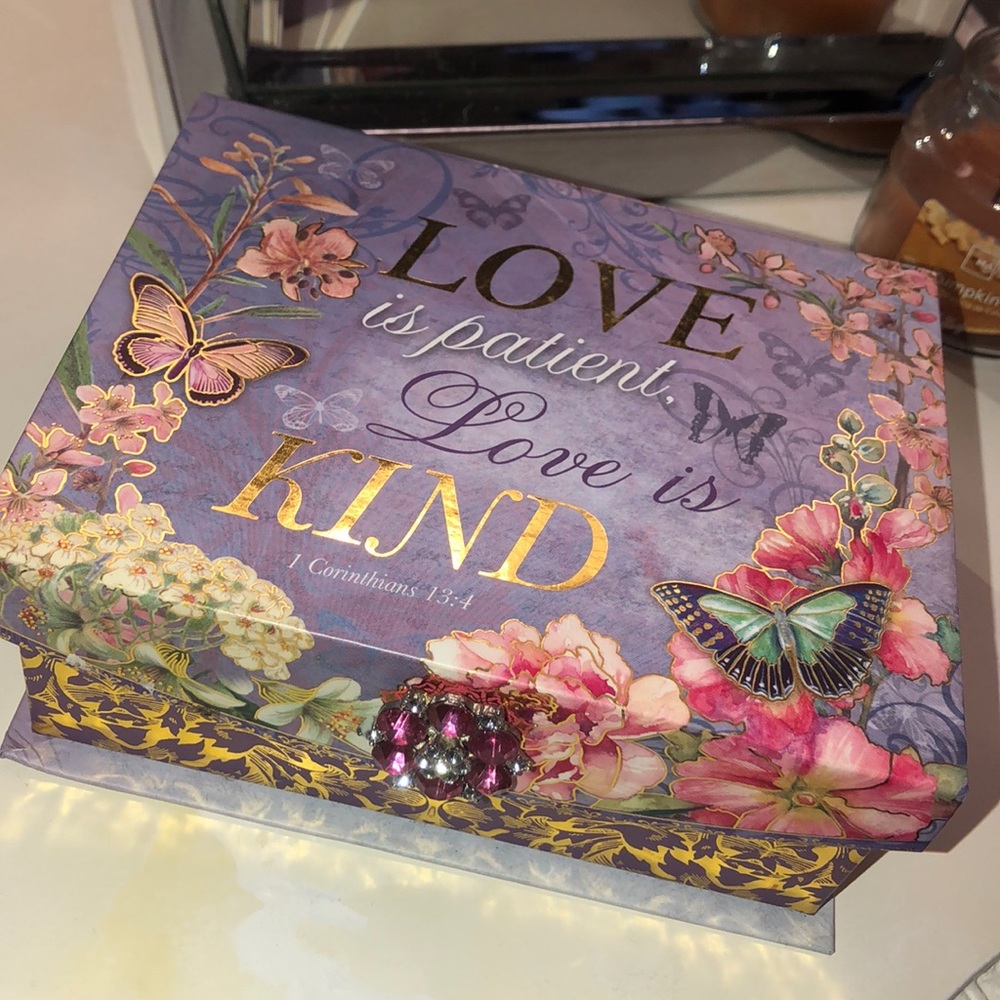 Jewelry box